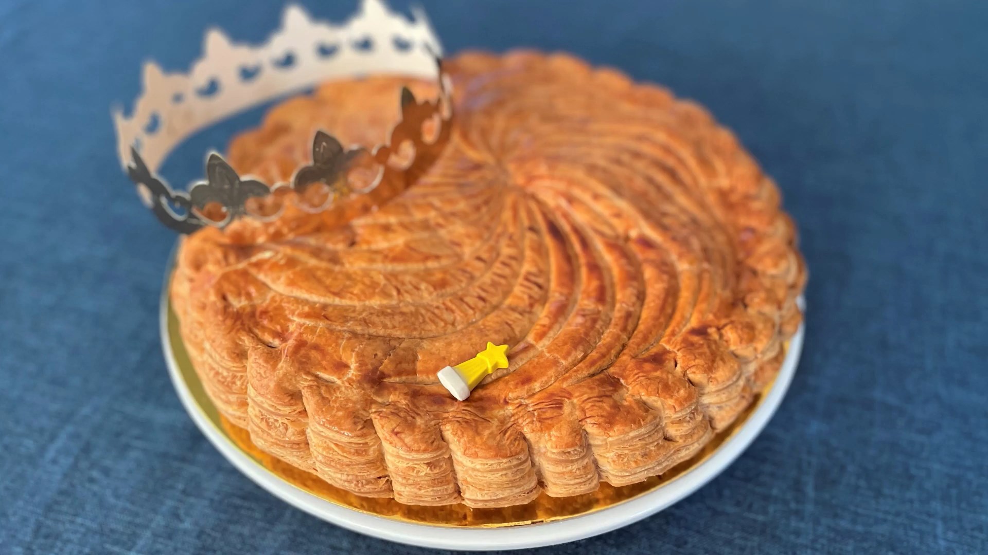 https://www.sainthonorebakery.com/wp-content/uploads/2023/12/St-Honore_Special_Orders_Galette_bg.jpg